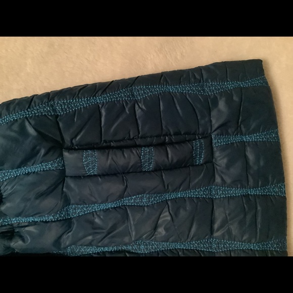 CAbi embroidered thin quilted puffer ski jacket jacket in teal - Picture 7 of 10